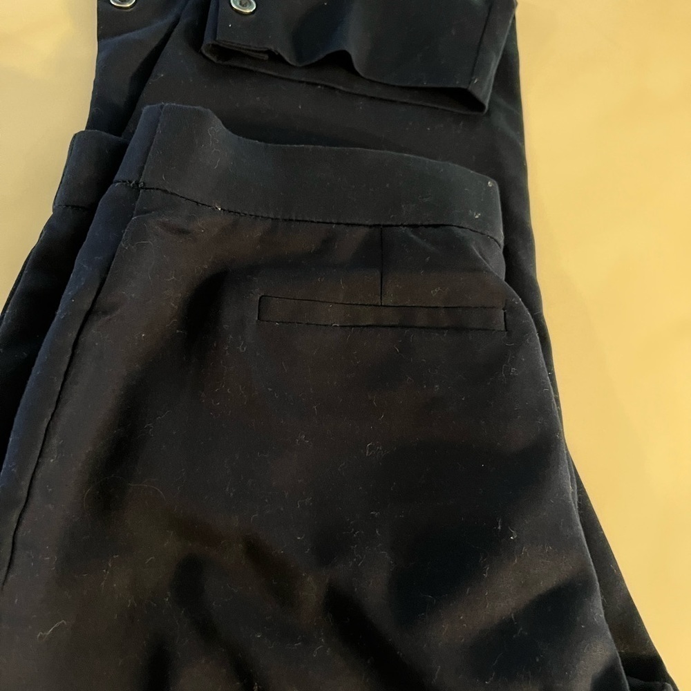 Roz & Ali black capri pants size 8 - Picture 6 of 6